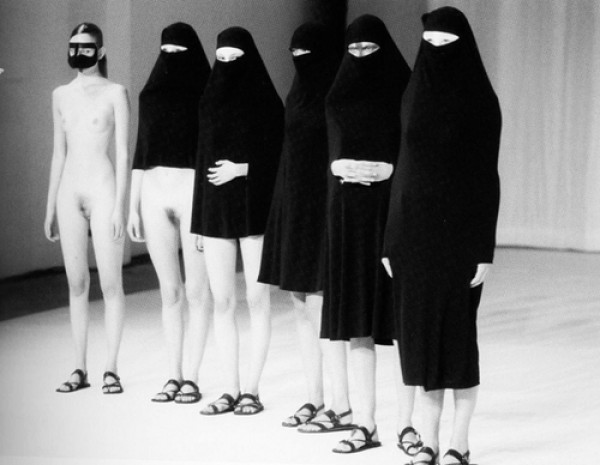 Hussein-chalayan-burka-